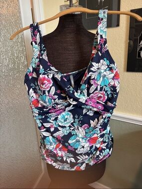 Lands End Navy Floral Twist-Front Tankini Top NWOT size 12DD
